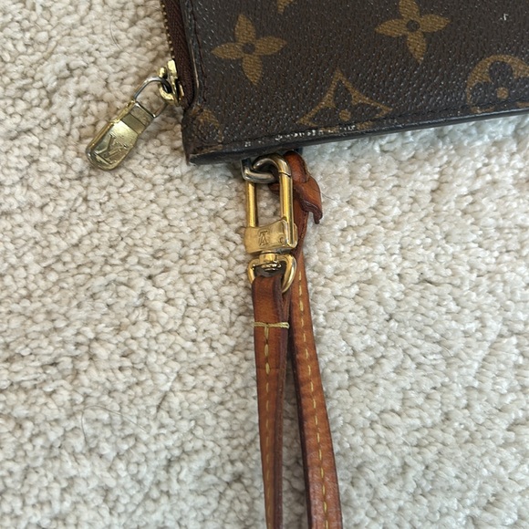 Louis Vuitton Neverfull pouch. - Picture 3 of 6